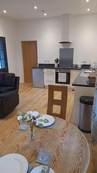 Thornmoor Barn Apartment Lifton Екстериор снимка